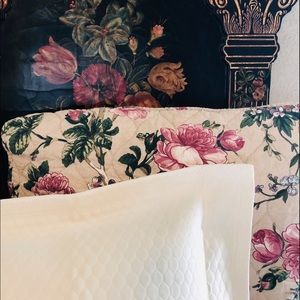 Sferra-Favo Ivory King Coverlet & (2) King Shams